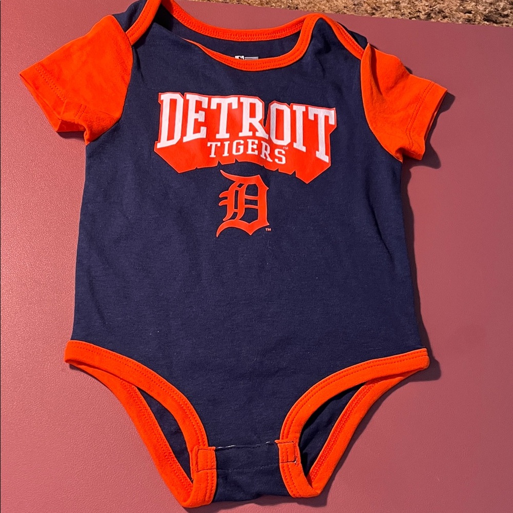 ⚾️👧🧒🏽UNISEX Genuine Merchandise Detroit Tigers Navy and Orange Baby Bodysuit